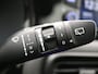Hyundai i10 1.0 Comfort Smart 5-zits / Navigatie / Cruise Control / LMV / 5-Persoons / Airco / Stoelverwarming voor / Stuurwiel verwarming / Parkeersensoren achter / Achteruitrijcamera / Apple CarPlay & Android Auto / Fabrieksgarantie tot 26-05-2030 /
