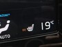 Volvo XC40 1.5 T5 Recharge Plus Dark / All season banden / Harman/Kardon Audio Systeem / Park Assist Pack & Seat Pack / Trekgewicht 1.800 kg / Stuur- & Stoelverwarming / Navigatie d.m.v. Apple Carplay/Android auto / Achteruitrijcamera /