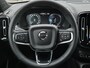 Volvo XC40 1.5 T5 Recharge Plus Dark / All season banden / Harman/Kardon Audio Systeem / Park Assist Pack & Seat Pack / Trekgewicht 1.800 kg / Stuur- & Stoelverwarming / Navigatie d.m.v. Apple Carplay/Android auto / Achteruitrijcamera /