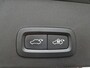 Volvo XC40 1.5 T5 Recharge Plus Dark / All season banden / Harman/Kardon Audio Systeem / Park Assist Pack & Seat Pack / Trekgewicht 1.800 kg / Stuur- & Stoelverwarming / Navigatie d.m.v. Apple Carplay/Android auto / Achteruitrijcamera /