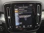 Volvo XC40 1.5 T5 Recharge Plus Dark / All season banden / Harman/Kardon Audio Systeem / Park Assist Pack & Seat Pack / Trekgewicht 1.800 kg / Stuur- & Stoelverwarming / Navigatie d.m.v. Apple Carplay/Android auto / Achteruitrijcamera /