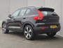 Volvo XC40 1.5 T5 Recharge Plus Dark / All season banden / Harman/Kardon Audio Systeem / Park Assist Pack & Seat Pack / Trekgewicht 1.800 kg / Stuur- & Stoelverwarming / Navigatie d.m.v. Apple Carplay/Android auto / Achteruitrijcamera /