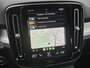 Volvo XC40 1.5 T5 Recharge Plus Dark / All season banden / Harman/Kardon Audio Systeem / Park Assist Pack & Seat Pack / Trekgewicht 1.800 kg / Stuur- & Stoelverwarming / Navigatie d.m.v. Apple Carplay/Android auto / Achteruitrijcamera /