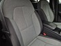 Volvo XC40 1.5 T5 Recharge Plus Dark / All season banden / Harman/Kardon Audio Systeem / Park Assist Pack & Seat Pack / Trekgewicht 1.800 kg / Stuur- & Stoelverwarming / Navigatie d.m.v. Apple Carplay/Android auto / Achteruitrijcamera /