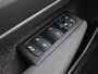Volvo XC40 1.5 T5 Recharge Plus Dark / All season banden / Harman/Kardon Audio Systeem / Park Assist Pack & Seat Pack / Trekgewicht 1.800 kg / Stuur- & Stoelverwarming / Navigatie d.m.v. Apple Carplay/Android auto / Achteruitrijcamera /