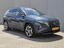 Hyundai Tucson 1.6 T-GDI PHEV Premium 4WD / Dealer onderhouden / All season banden / Elektrische achterklep / Stuur- Stoel & Achterbank verwarming / Trekgewicht 1350 kg / Stoelventilatie / Adaptief cruise control / Rondomzicht camera / Apple Carplay Android Auto / Keyless Entry/Start /
