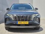 Hyundai Tucson 1.6 T-GDI PHEV Premium 4WD / Dealer onderhouden / All season banden / Elektrische achterklep / Stuur- Stoel & Achterbank verwarming / Trekgewicht 1350 kg / Stoelventilatie / Adaptief cruise control / Rondomzicht camera / Apple Carplay Android Auto / Keyless Entry/Start /