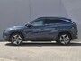 Hyundai Tucson 1.6 T-GDI PHEV Premium 4WD / Dealer onderhouden / All season banden / Elektrische achterklep / Stuur- Stoel & Achterbank verwarming / Trekgewicht 1350 kg / Stoelventilatie / Adaptief cruise control / Rondomzicht camera / Apple Carplay Android Auto / Keyless Entry/Start /