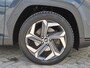 Hyundai Tucson 1.6 T-GDI PHEV Premium 4WD / Dealer onderhouden / All season banden / Elektrische achterklep / Stuur- Stoel & Achterbank verwarming / Trekgewicht 1350 kg / Stoelventilatie / Adaptief cruise control / Rondomzicht camera / Apple Carplay Android Auto / Keyless Entry/Start /
