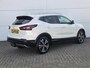 Nissan Qashqai 1.3 DIG-T Design Edition / Airco (automatisch) / Cruise control / Panoramadak / Navigatiesysteem full map /
