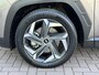 Hyundai Tucson 1.6 T-GDI PHEV Comfort Smart 4WD / Dealer Onderhouden / Trekhaak / SOH 100% / 1350KG Trekgewicht / Fabrieksgarantie tot 01-2029 / Stuur & Stoelverwarming / Elektrische Achterklep / Navigatie / Adaptief cruise control / Apple Carplay Android Auto / Krell Audio Systeem / Keyless Entry & Start /