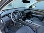 Hyundai Tucson 1.6 T-GDI PHEV Comfort Smart 4WD / Dealer Onderhouden / Trekhaak / SOH 100% / 1350KG Trekgewicht / Fabrieksgarantie tot 01-2029 / Stuur & Stoelverwarming / Elektrische Achterklep / Navigatie / Adaptief cruise control / Apple Carplay Android Auto / Krell Audio Systeem / Keyless Entry & Start /