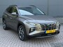 Hyundai Tucson 1.6 T-GDI PHEV Comfort Smart 4WD / Dealer Onderhouden / Trekhaak / SOH 100% / 1350KG Trekgewicht / Fabrieksgarantie tot 01-2029 / Stuur & Stoelverwarming / Elektrische Achterklep / Navigatie / Adaptief cruise control / Apple Carplay Android Auto / Krell Audio Systeem / Keyless Entry & Start /