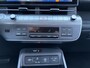 Hyundai Kona Electric Pure Edition 64.8 kWh / Navigatie / Apple Carplay & Android Auto / Airco / Achteruitrijcamera / Stuur & Stoelverwarming /