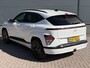 Hyundai Kona Electric Pure Edition 64.8 kWh / Navigatie / Apple Carplay & Android Auto / Airco / Achteruitrijcamera / Stuur & Stoelverwarming /