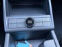 Hyundai Kona Electric Pure Edition 64.8 kWh / Navigatie / Apple Carplay & Android Auto / Airco / Achteruitrijcamera / Stuur & Stoelverwarming /