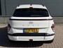Hyundai Kona Electric Pure Edition 64.8 kWh / Navigatie / Apple Carplay & Android Auto / Airco / Achteruitrijcamera / Stuur & Stoelverwarming /