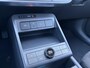 Hyundai Kona Electric Pure Edition 64.8 kWh / Navigatie / Apple Carplay & Android Auto / Airco / Achteruitrijcamera / Stuur & Stoelverwarming /