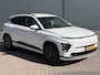 Hyundai Kona Electric Pure Edition 64.8 kWh / Navigatie / Apple Carplay & Android Auto / Airco / Achteruitrijcamera / Stuur & Stoelverwarming /