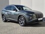Hyundai Tucson 1.6 T-GDI PHEV Comfort Smart 4WD / SOH 100% / Dealer onderhouden / Fabrieksgarantie tot 05-2027 / Trekgewicht 1350 kg / Stuur- & Stoelverwarming / Achteruitrijcamera / Adaptief cruise control / Apple Carplay Android Auto / Keyless Entry/Start /