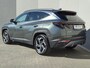 Hyundai Tucson 1.6 T-GDI PHEV Comfort Smart 4WD / SOH 100% / Dealer onderhouden / Fabrieksgarantie tot 05-2027 / Trekgewicht 1350 kg / Stuur- & Stoelverwarming / Achteruitrijcamera / Adaptief cruise control / Apple Carplay Android Auto / Keyless Entry/Start /