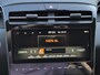 Hyundai Tucson 1.6 T-GDI PHEV Comfort Smart 4WD / SOH 100% / Dealer onderhouden / Fabrieksgarantie tot 05-2027 / Trekgewicht 1350 kg / Stuur- & Stoelverwarming / Achteruitrijcamera / Adaptief cruise control / Apple Carplay Android Auto / Keyless Entry/Start /