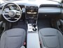 Hyundai Tucson 1.6 T-GDI PHEV Comfort Smart 4WD / SOH 100% / Dealer onderhouden / Fabrieksgarantie tot 05-2027 / Trekgewicht 1350 kg / Stuur- & Stoelverwarming / Achteruitrijcamera / Adaptief cruise control / Apple Carplay Android Auto / Keyless Entry/Start /
