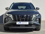 Hyundai Tucson 1.6 T-GDI PHEV Comfort Smart 4WD / SOH 100% / Dealer onderhouden / Fabrieksgarantie tot 05-2027 / Trekgewicht 1350 kg / Stuur- & Stoelverwarming / Achteruitrijcamera / Adaptief cruise control / Apple Carplay Android Auto / Keyless Entry/Start /