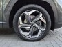 Hyundai Tucson 1.6 T-GDI PHEV Comfort Smart 4WD / SOH 100% / Dealer onderhouden / Fabrieksgarantie tot 05-2027 / Trekgewicht 1350 kg / Stuur- & Stoelverwarming / Achteruitrijcamera / Adaptief cruise control / Apple Carplay Android Auto / Keyless Entry/Start /