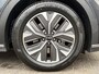 Kia EV6 Edition 77.4 kWh / SOH 100% / Fabrieksgarantie tot 18-06-2032 / 1.600 kg trekgewicht / Android Auto & Apple Carplay / Navigatie / Cruise Control Adaptief / Climate Control / DAB / Draadloze Telefoonlader / Camera / Parkeerassistent / 19" Lichtmetalen Wielen / Keyless entry & start /