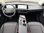 Kia EV6 Edition 77.4 kWh / SOH 100% / Fabrieksgarantie tot 18-06-2032 / 1.600 kg trekgewicht / Android Auto & Apple Carplay / Navigatie / Cruise Control Adaptief / Climate Control / DAB / Draadloze Telefoonlader / Camera / Parkeerassistent / 19" Lichtmetalen Wielen / Keyless entry & start /