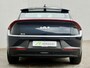 Kia EV6 Edition 77.4 kWh / SOH 100% / Fabrieksgarantie tot 18-06-2032 / 1.600 kg trekgewicht / Android Auto & Apple Carplay / Navigatie / Cruise Control Adaptief / Climate Control / DAB / Draadloze Telefoonlader / Camera / Parkeerassistent / 19" Lichtmetalen Wielen / Keyless entry & start /