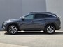 Hyundai Tucson 1.6 T-GDI PHEV Comfort Smart 4WD / Dealer onderhouden / Fabrieksgarantie tot 05-2027 / All season banden / Stuur- & Stoelverwarming / Trekgewicht 1350 kg / Elektrische achterklep / Achteruitrijcamera / Apple Carplay Android Auto /
