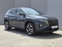 Hyundai Tucson 1.6 T-GDI PHEV Comfort Smart 4WD / Dealer onderhouden / Fabrieksgarantie tot 05-2027 / All season banden / Stuur- & Stoelverwarming / Trekgewicht 1350 kg / Elektrische achterklep / Achteruitrijcamera / Apple Carplay Android Auto /