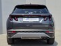 Hyundai Tucson 1.6 T-GDI PHEV Comfort Smart 4WD / Dealer onderhouden / Fabrieksgarantie tot 05-2027 / All season banden / Stuur- & Stoelverwarming / Trekgewicht 1350 kg / Elektrische achterklep / Achteruitrijcamera / Apple Carplay Android Auto /