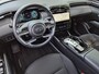 Hyundai Tucson 1.6 T-GDI PHEV Comfort Smart 4WD / Dealer onderhouden / Fabrieksgarantie tot 05-2027 / All season banden / Stuur- & Stoelverwarming / Trekgewicht 1350 kg / Elektrische achterklep / Achteruitrijcamera / Apple Carplay Android Auto /