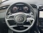 Hyundai Tucson 1.6 T-GDI PHEV Comfort 4WD / Fabrieksgarantie tot 07-2027 / Accu SoH 100 % / 1.350 kg trekgewicht / Navigatie / Stuur- & Stoelverwarming / Apple Carplay Android / 19" LM wielen /