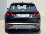 Hyundai Tucson 1.6 T-GDI PHEV Comfort 4WD / Fabrieksgarantie tot 07-2027 / Accu SoH 100 % / 1.350 kg trekgewicht / Navigatie / Stuur- & Stoelverwarming / Apple Carplay Android / 19" LM wielen /