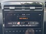 Hyundai Tucson 1.6 T-GDI PHEV Comfort 4WD / Fabrieksgarantie tot 07-2027 / Accu SoH 100 % / 1.350 kg trekgewicht / Navigatie / Stuur- & Stoelverwarming / Apple Carplay Android / 19" LM wielen /