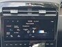 Hyundai Tucson 1.6 T-GDI PHEV Comfort 4WD / Fabrieksgarantie tot 07-2027 / Accu SoH 100 % / 1.350 kg trekgewicht / Navigatie / Stuur- & Stoelverwarming / Apple Carplay Android / 19" LM wielen /