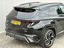 Hyundai Tucson 1.6 T-GDI PHEV N Line Sky 4WD / Facelift / Fabrieksgarantie tot 12-2029 / Dealer onderhouden / Panorama schuifdak / Navigatie / Camera / Elektrische Achterklep / Stuur & Stoelverwarming / Apple Carplay Android / 19" LM wielen /