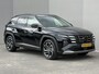 Hyundai Tucson 1.6 T-GDI PHEV Premium Sky 4WD /Accu SoH 100 % / Fabrieksgarantie tot 10-2029 / Panorama schuifdak / Dealer Onderhouden / HUD / Apple Carplay Android Auto / Camera / Elektr. stoelen & klep / Stoelventilatie / Stuur-, stoel- en achterbankverwarming / Stoelverkoeling / 19" LM wielen & All Season banden /