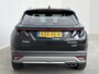 Hyundai Tucson 1.6 T-GDI PHEV Premium Sky 4WD /Accu SoH 100 % / Fabrieksgarantie tot 10-2029 / Panorama schuifdak / Dealer Onderhouden / HUD / Apple Carplay Android Auto / Camera / Elektr. stoelen & klep / Stoelventilatie / Stuur-, stoel- en achterbankverwarming / Stoelverkoeling / 19" LM wielen & All Season banden /
