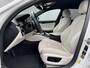 BMW 5-Serie Touring 530e High Executive INDIVIDUAL / Dealer Onderhouden / Harman Kardon / 1.700 kg Trekgewicht / Elektrische Verstelbare Stoelen / Stoelverwarming / Parkeersensoren Voor en Achter / Elek. Achterklep / Navigatie /