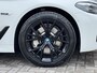 BMW 5-Serie Touring 530e High Executive INDIVIDUAL / Dealer Onderhouden / Harman Kardon / 1.700 kg Trekgewicht / Elektrische Verstelbare Stoelen / Stoelverwarming / Parkeersensoren Voor en Achter / Elek. Achterklep / Navigatie /