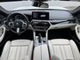BMW 5-Serie Touring 530e High Executive INDIVIDUAL / Dealer Onderhouden / Harman Kardon / 1.700 kg Trekgewicht / Elektrische Verstelbare Stoelen / Stoelverwarming / Parkeersensoren Voor en Achter / Elek. Achterklep / Navigatie /