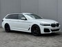 BMW 5-Serie Touring 530e High Executive INDIVIDUAL / Dealer Onderhouden / Harman Kardon / 1.700 kg Trekgewicht / Elektrische Verstelbare Stoelen / Stoelverwarming / Parkeersensoren Voor en Achter / Elek. Achterklep / Navigatie /