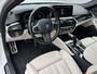 BMW 5-Serie Touring 530e High Executive INDIVIDUAL / Dealer Onderhouden / Harman Kardon / 1.700 kg Trekgewicht / Elektrische Verstelbare Stoelen / Stoelverwarming / Parkeersensoren Voor en Achter / Elek. Achterklep / Navigatie /