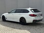 BMW 5-Serie Touring 530e High Executive INDIVIDUAL / Dealer Onderhouden / Harman Kardon / 1.700 kg Trekgewicht / Elektrische Verstelbare Stoelen / Stoelverwarming / Parkeersensoren Voor en Achter / Elek. Achterklep / Navigatie /