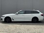 BMW 5-Serie Touring 530e High Executive INDIVIDUAL / Dealer Onderhouden / Harman Kardon / 1.700 kg Trekgewicht / Elektrische Verstelbare Stoelen / Stoelverwarming / Parkeersensoren Voor en Achter / Elek. Achterklep / Navigatie /
